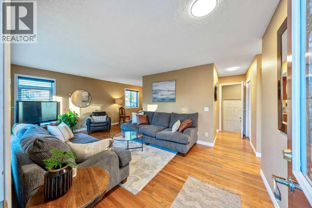 71 Templeson Road NE, Calgary, Alberta T1Y 5L5 - Photo 5 - A2320126