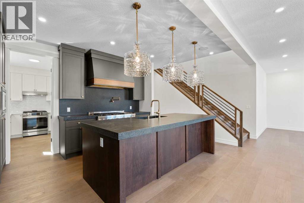 32 Greenwich Mews NW, Calgary, Alberta  T3B 6P9 - Photo 7 - A2319535