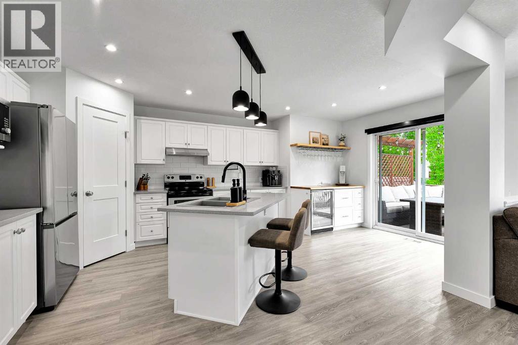 272 Douglas Glen Boulevard Se, Calgary, Alberta  T2Z 3M8 - Photo 4 - A2317510