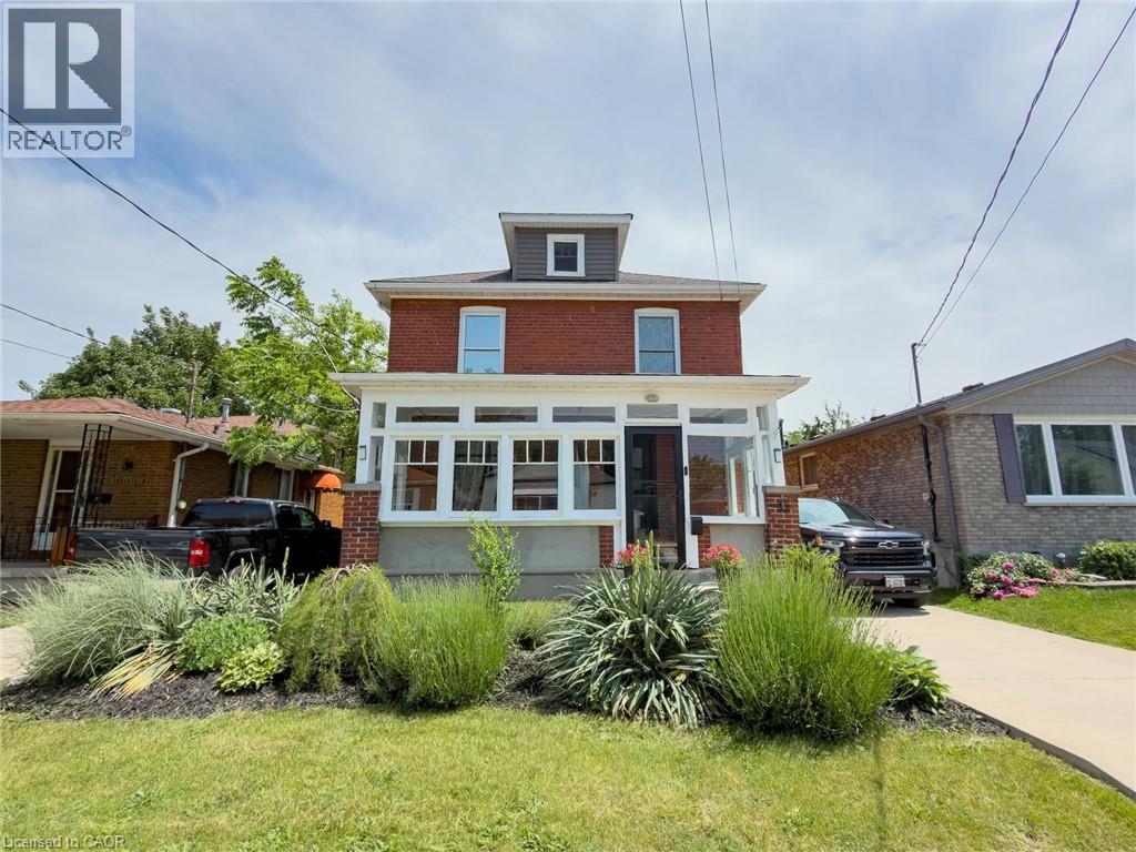 32 Lorne Street, St. Catharines, Ontario  L2P 3C7 - Photo 2 - 40837997