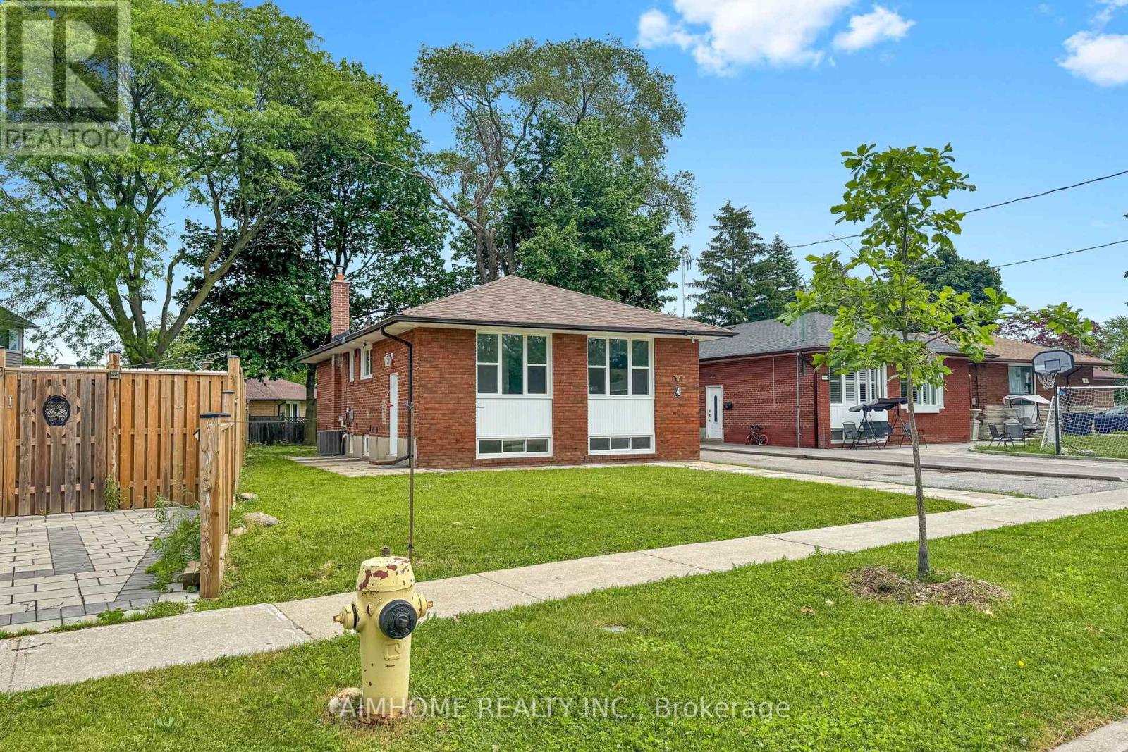4 Pelmar Place, Toronto, Ontario  M1G 1G5 - Photo 2 - E13429628
