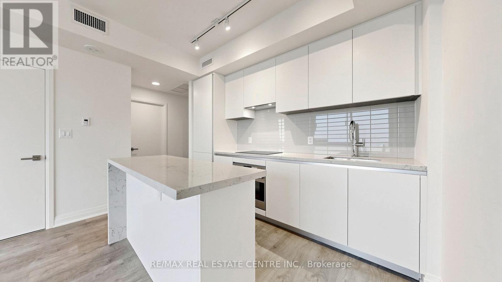 5903 - 4015 The Exchange, Mississauga, Ontario  L5B 0N9 - Photo 14 - W13423446