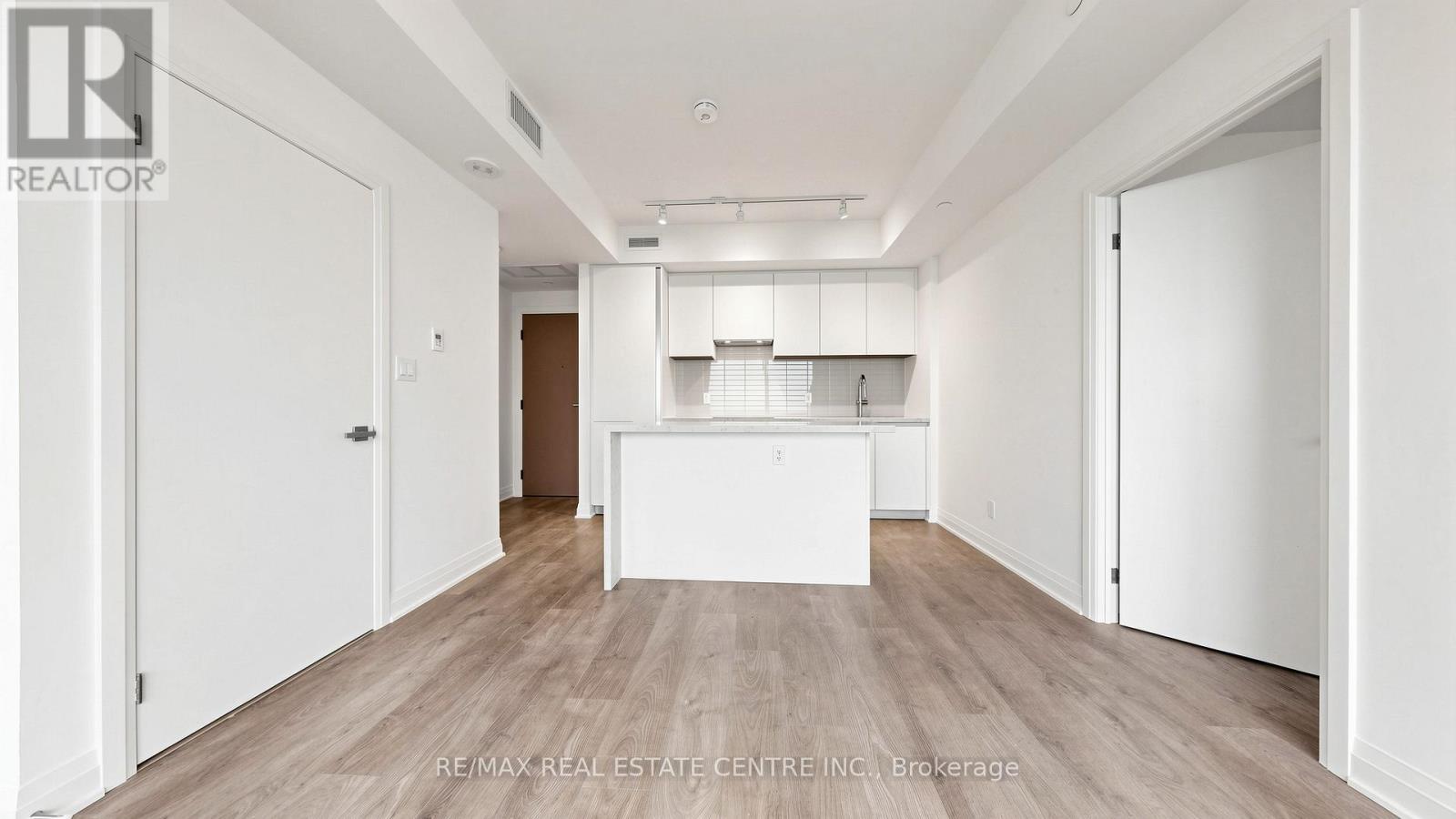 5903 - 4015 The Exchange, Mississauga, Ontario  L5B 0N9 - Photo 9 - W13423446