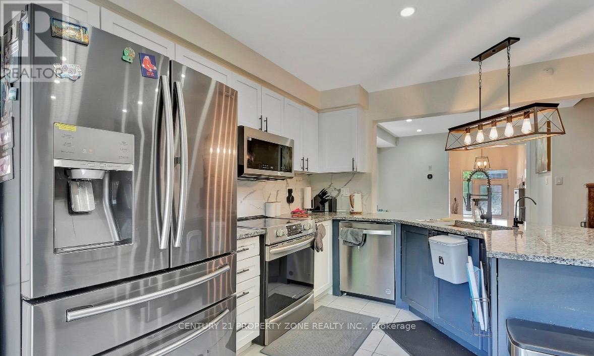254 Waterbrook Lane, Kitchener, Ontario  N2P 0H7 - Photo 5 - X13440972