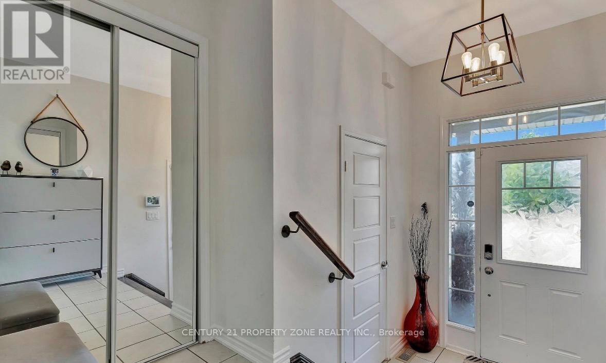 254 Waterbrook Lane, Kitchener, Ontario  N2P 0H7 - Photo 3 - X13440972
