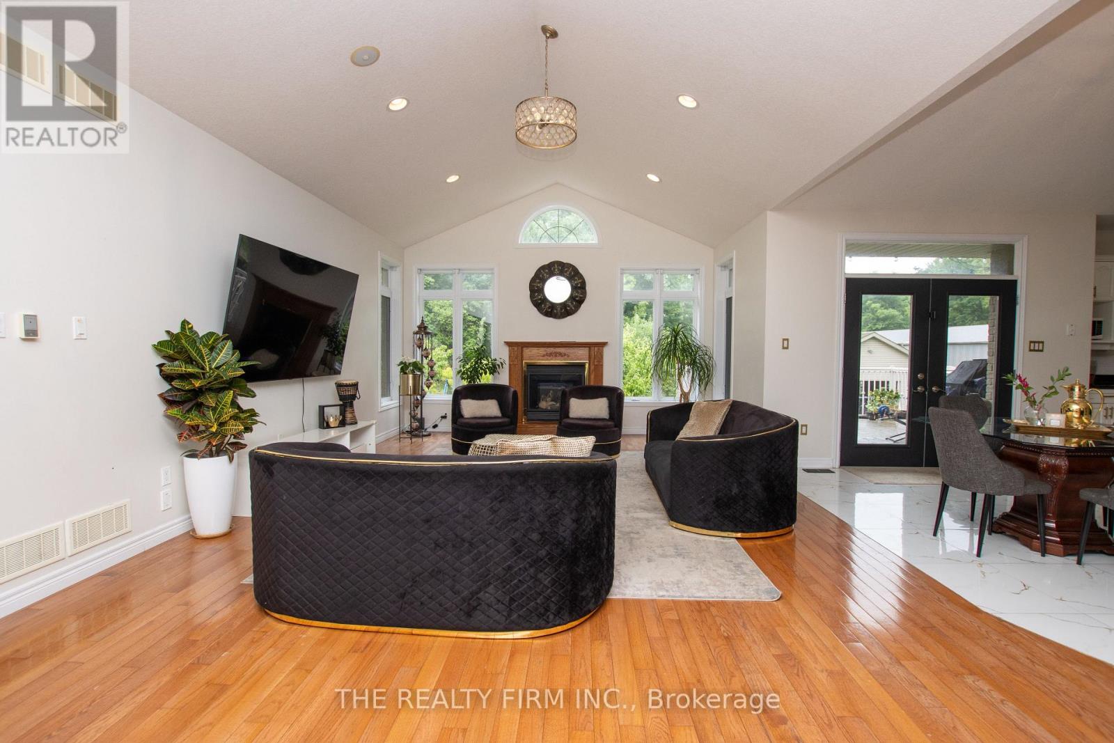 24677 Pioneer Line, West Elgin, Ontario  N0L 2P0 - Photo 4 - X13441050