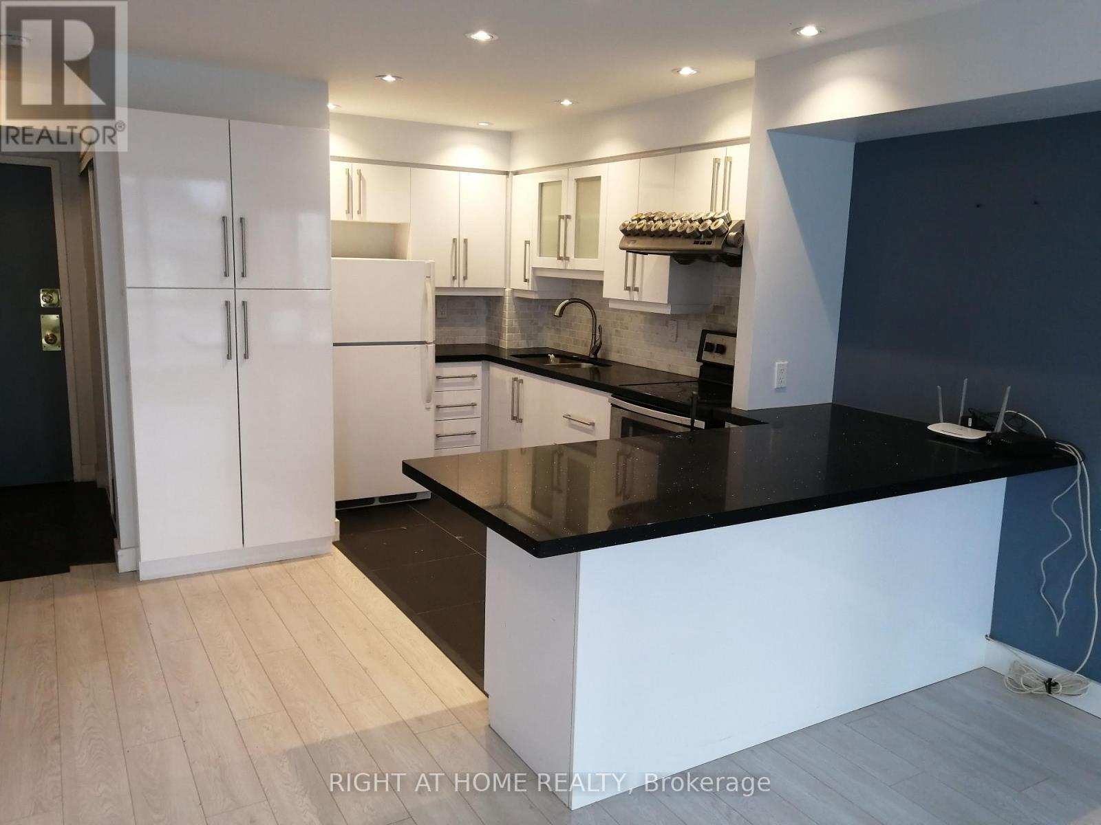 1601 - 40 Scollard Street, Toronto, Ontario  M5R 3S1 - Photo 12 - C13441068