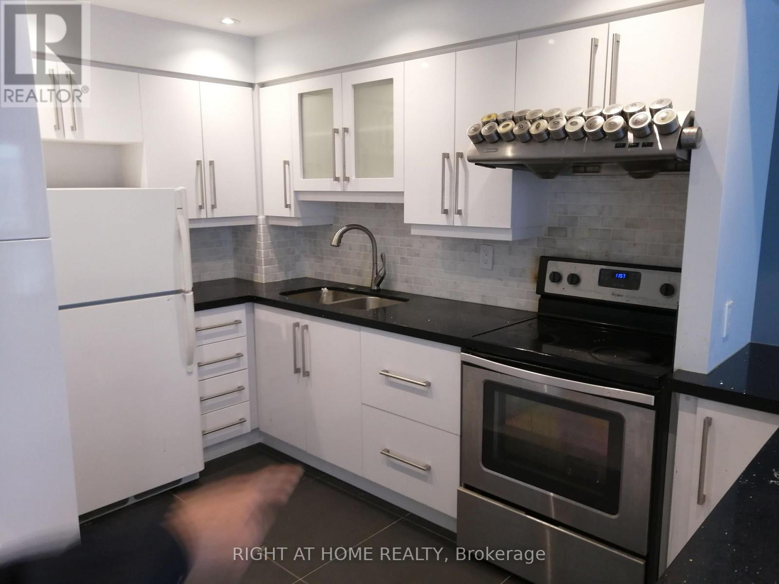 1601 - 40 Scollard Street, Toronto, Ontario  M5R 3S1 - Photo 18 - C13441068
