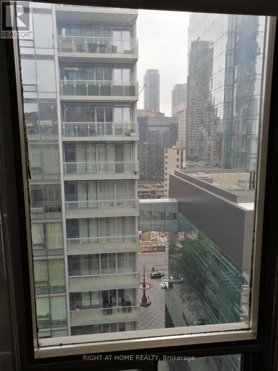 1601 - 40 Scollard Street, Toronto, Ontario  M5R 3S1 - Photo 28 - C13441068