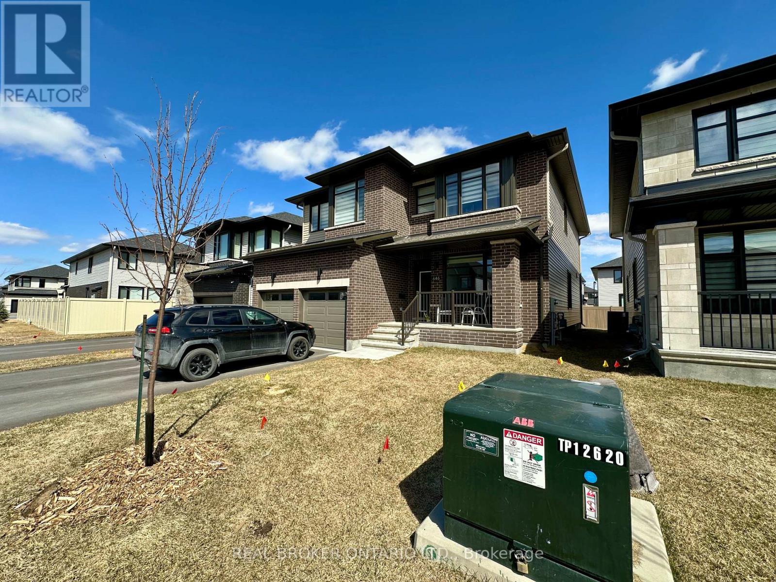 646 Gendarme Circle, Ottawa, Ontario K1W 0R5 - Photo 2 - X13441086