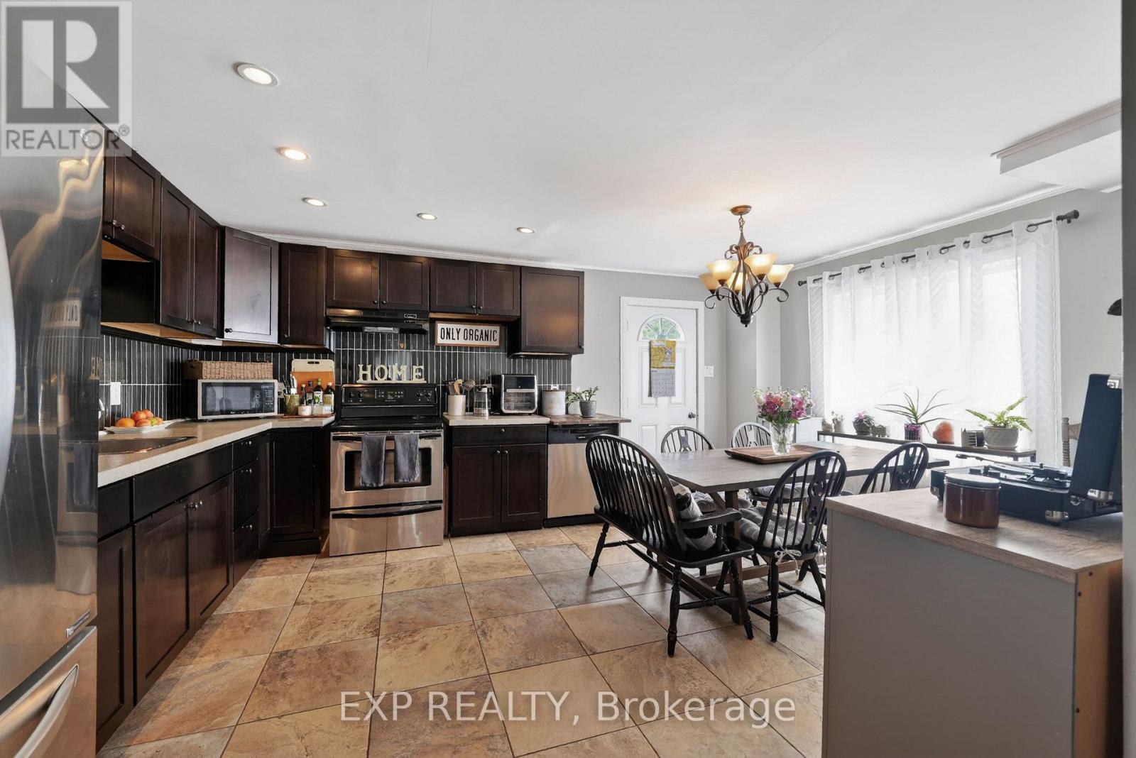 227 St Felix Street, Cornwall, Ontario  K6H 5A4 - Photo 4 - X13441092