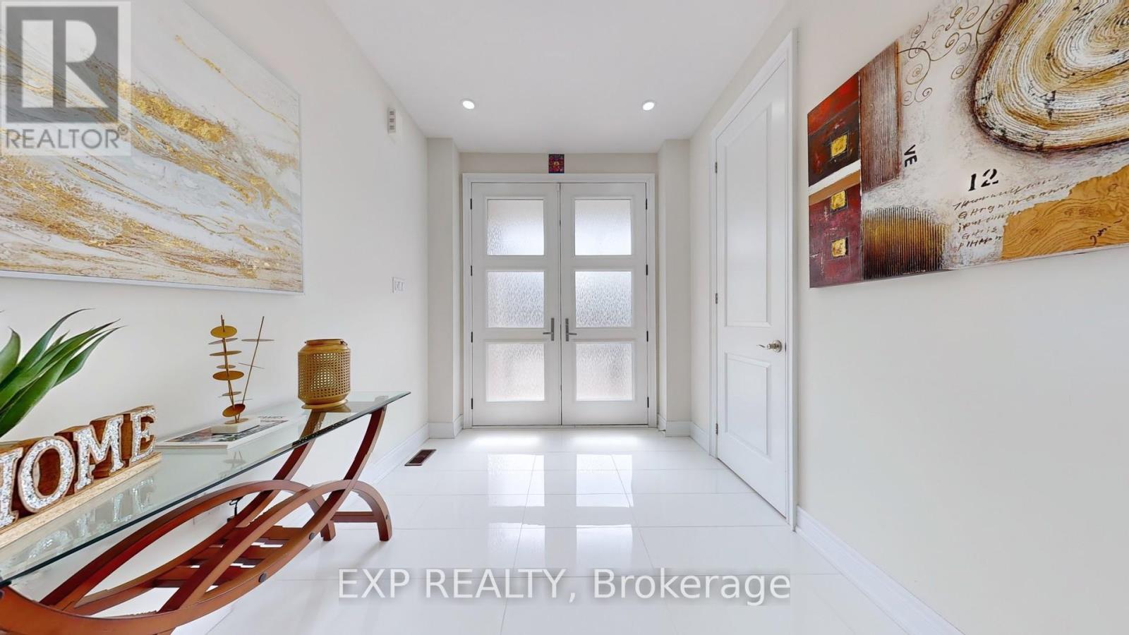 15 Frost Street, Brampton, Ontario  L6X 5P5 - Photo 2 - W13441090