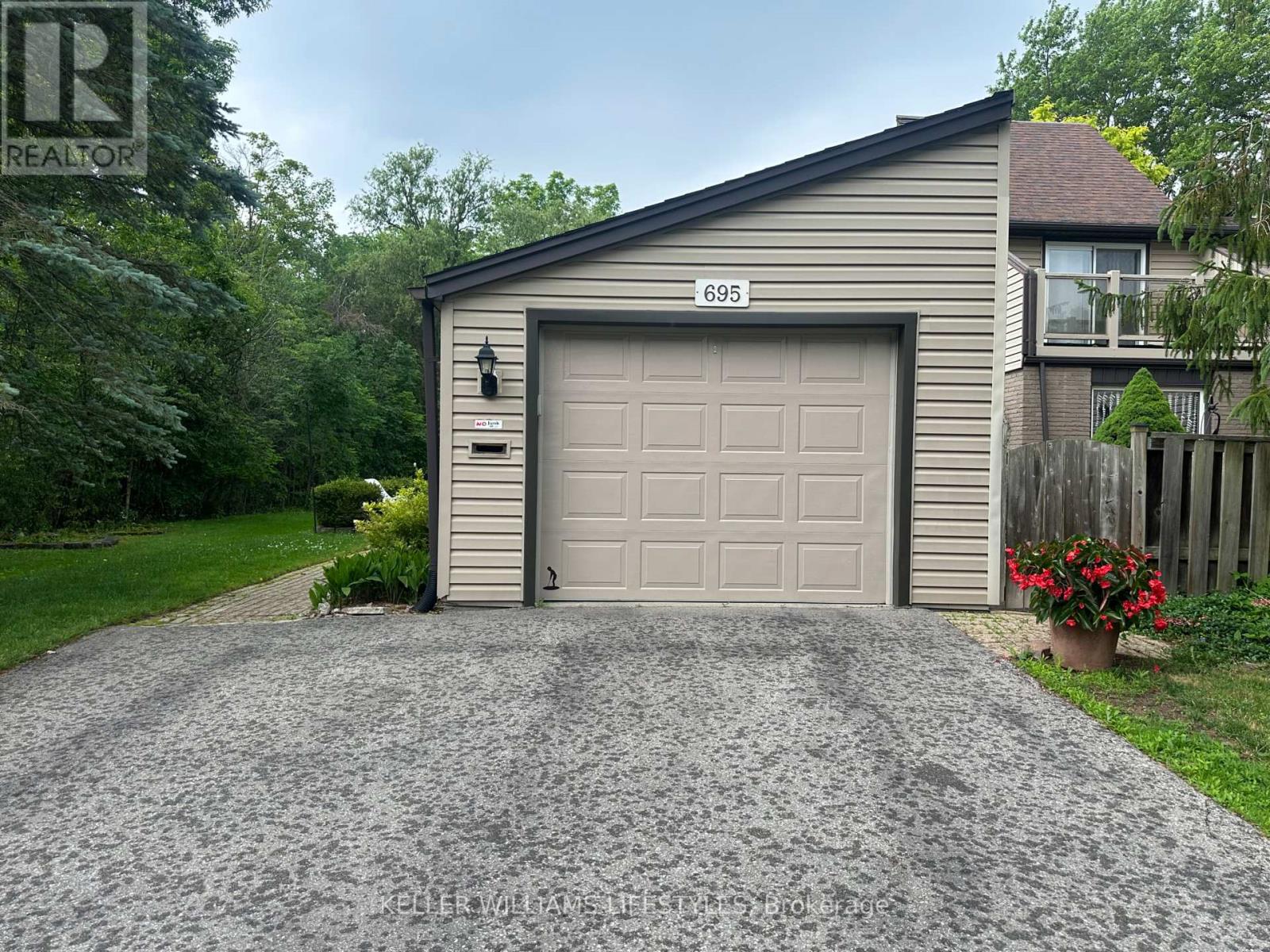 695 Woodcrest Boulevard, London South, Ontario  N6K 1P8 - Photo 2 - X13439484