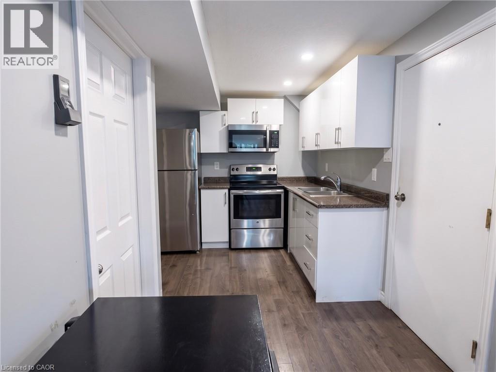 304 Lemon Grass Crescent Unit# B, Kitchener, Ontario  N2N 3R5 - Photo 3 - 40839537