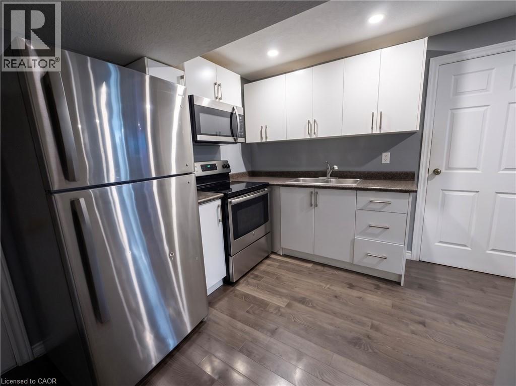304 Lemon Grass Crescent Unit# B, Kitchener, Ontario  N2N 3R5 - Photo 4 - 40839537