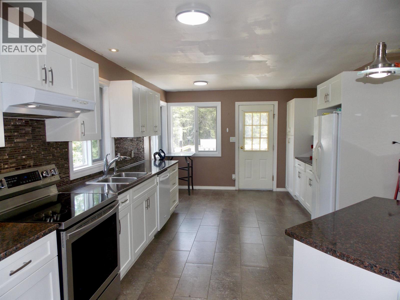 1636 Carolyn Road, Williams Lake, British Columbia  V2G 4M1 - Photo 2 - R3130154
