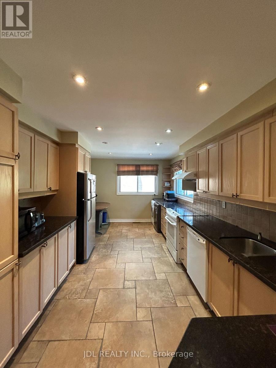 Main Floor - 23 Pineway Blvd Boulevard W, Toronto, Ontario  M2H 1A3 - Photo 24 - C13441146