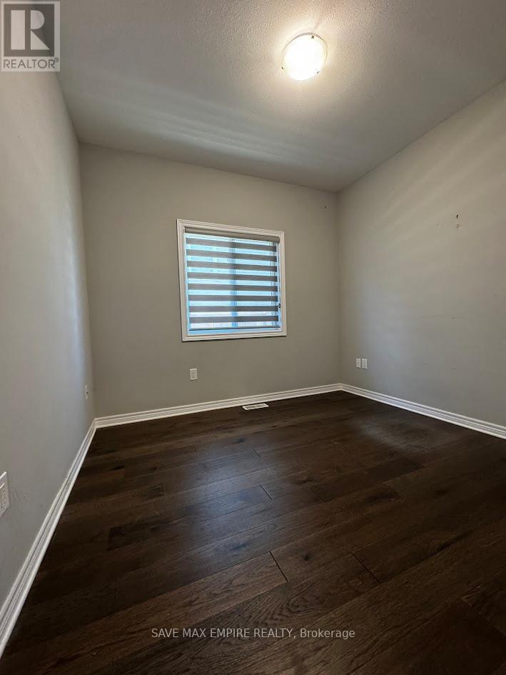 1209 Uppers Lane, Thorold, Ontario  L2V 0H1 - Photo 3 - X12906596