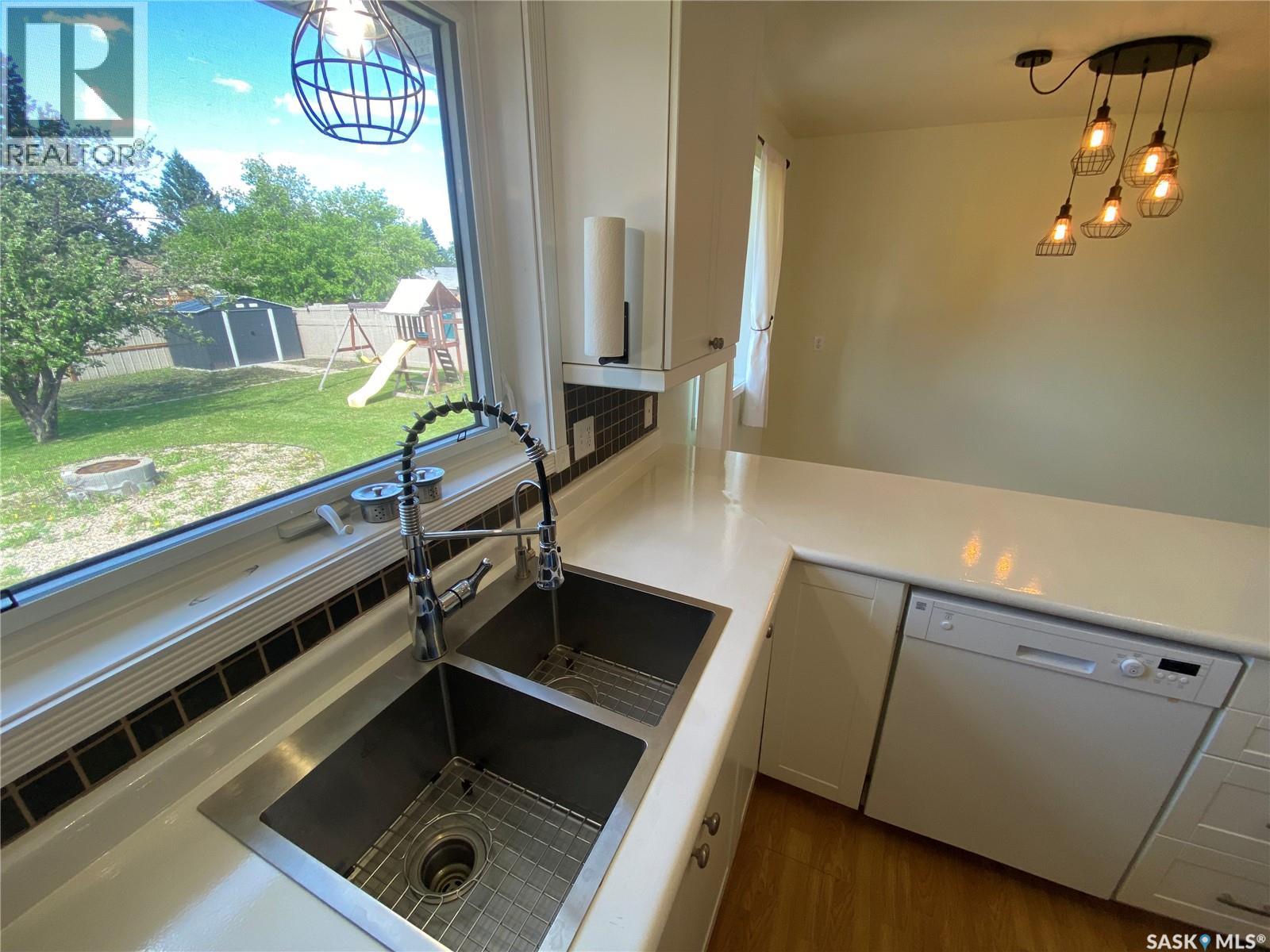 470 Riverview Road, Yorkton, Saskatchewan  S3N 2L9 - Photo 4 - SK039338