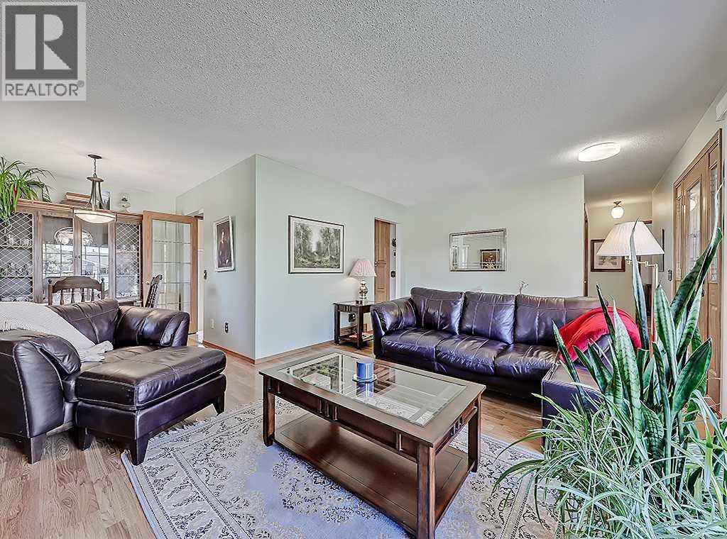 728 Parkvalley Road SE, Calgary, Alberta  T2J 4V8 - Photo 5 - A2320480