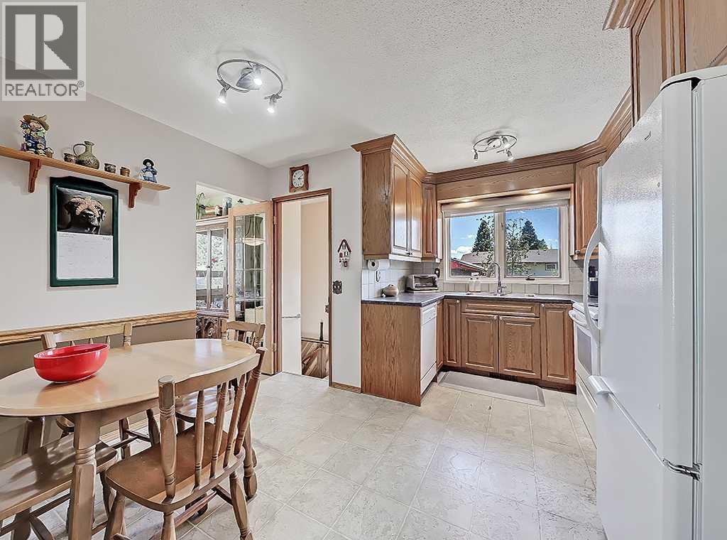 728 Parkvalley Road SE, Calgary, Alberta  T2J 4V8 - Photo 8 - A2320480