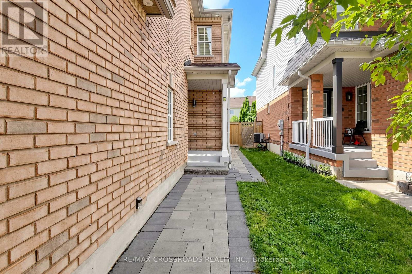 72 Telegraph Drive, Whitby, Ontario  L1P 1S4 - Photo 5 - E13439532