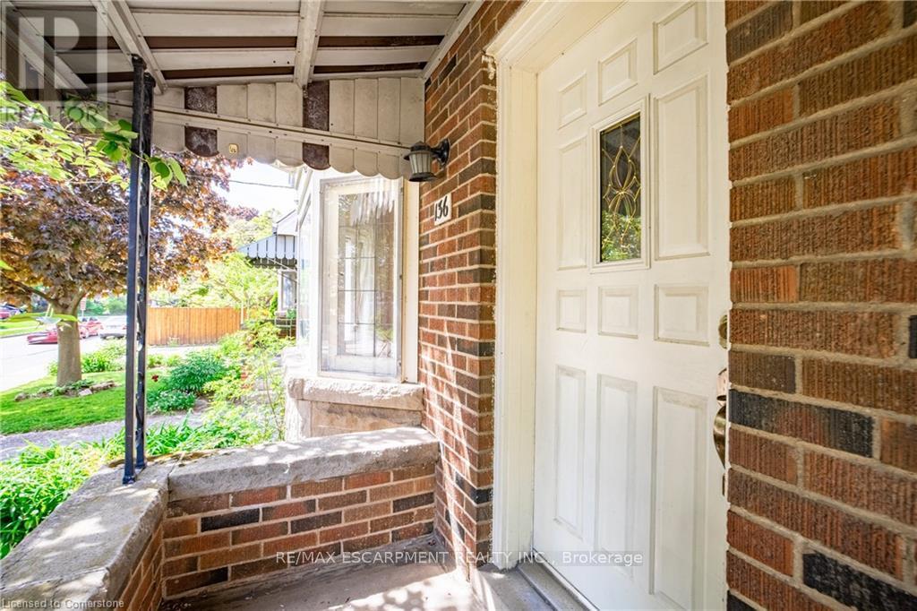 136 Glen Road, Hamilton, Ontario  L8S 3M9 - Photo 2 - X13441204