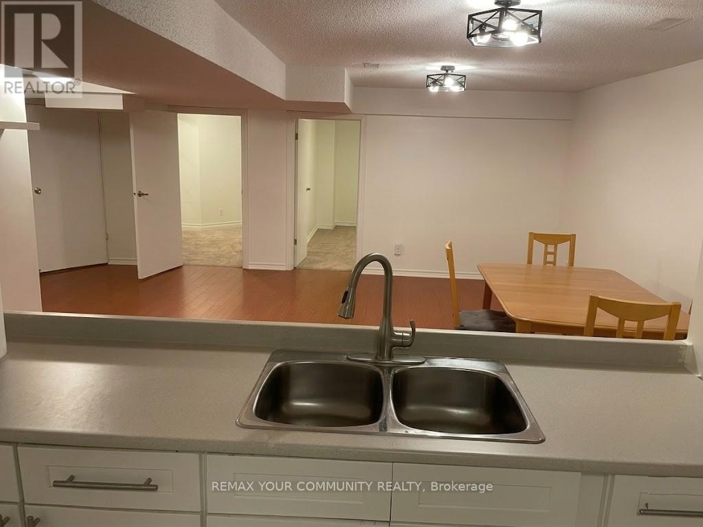 8 Jaguar Gate E, Richmond Hill, Ontario  L4S 1T7 - Photo 10 - N13441302