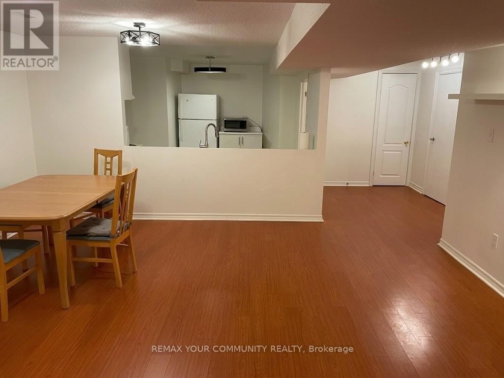 8 Jaguar Gate E, Richmond Hill, Ontario  L4S 1T7 - Photo 4 - N13441302