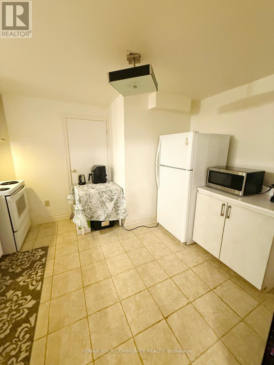 8 Jaguar Gate E, Richmond Hill, Ontario  L4S 1T7 - Photo 9 - N13441302