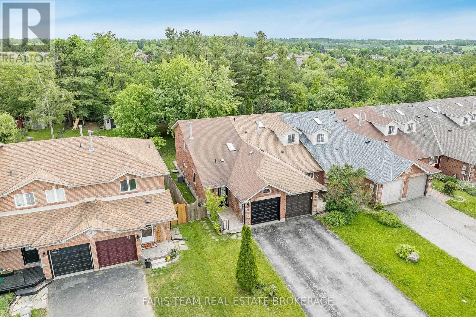 19 Seymour Crescent, Barrie (Holly), Ontario  L4N 8N4 - Photo 2 - S13441286