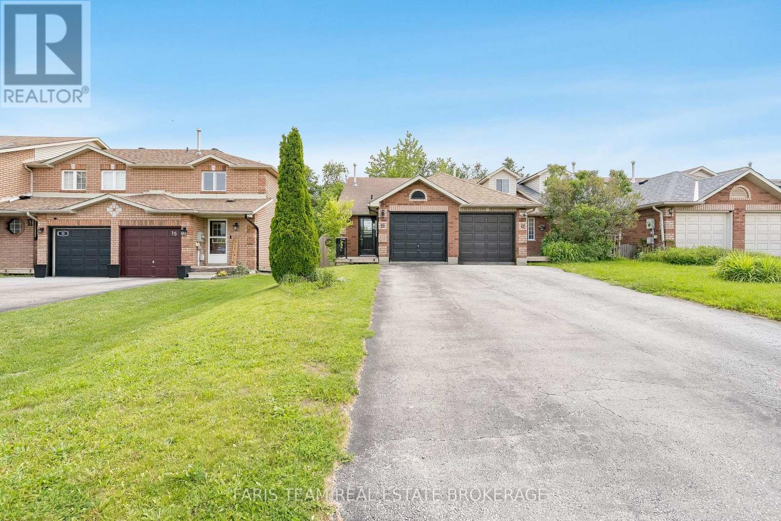 19 Seymour Crescent, Barrie (Holly), Ontario  L4N 8N4 - Photo 3 - S13441286