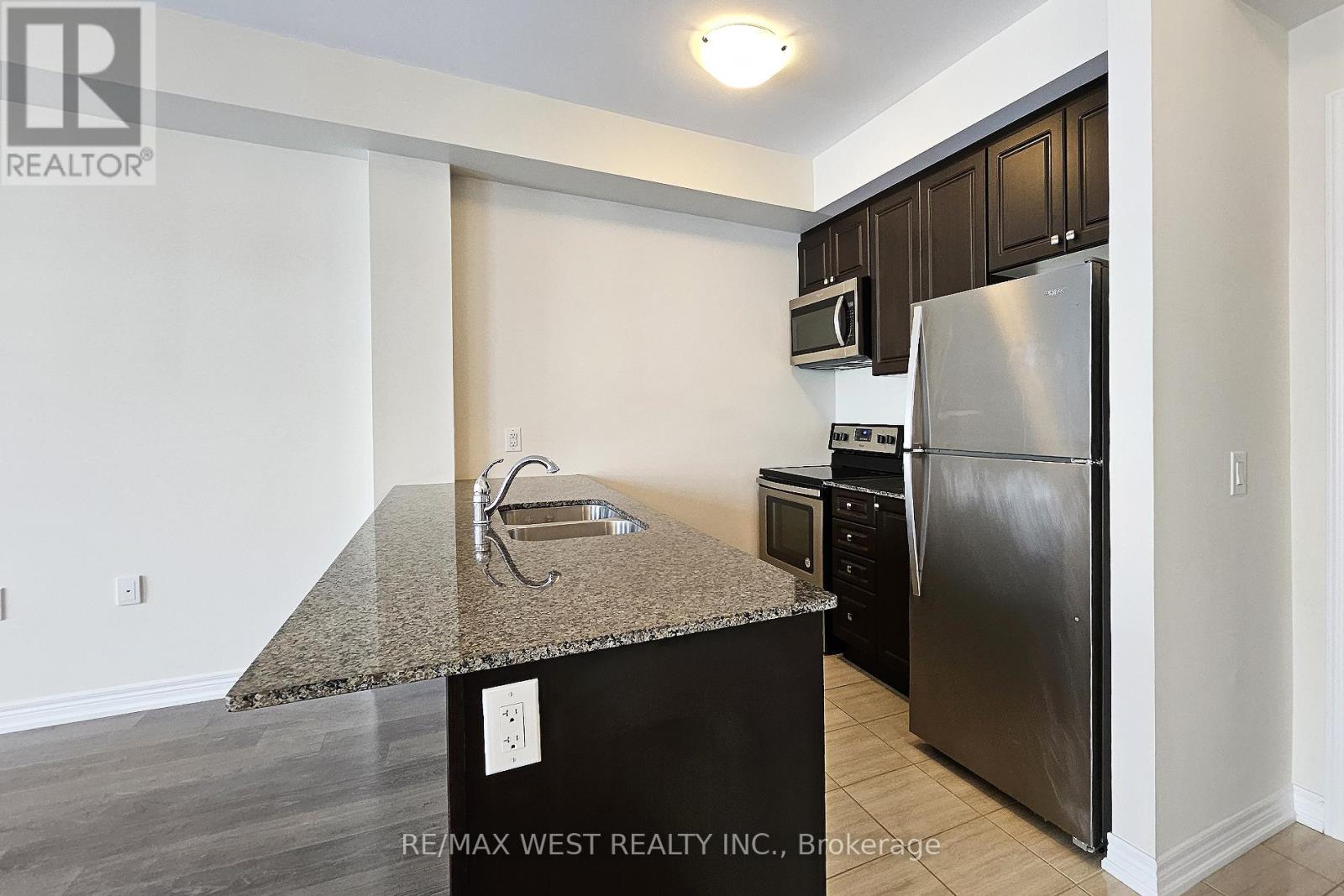 308 - 2375 Bronte Road, Oakville, Ontario  L6M 1P5 - Photo 2 - W13441250