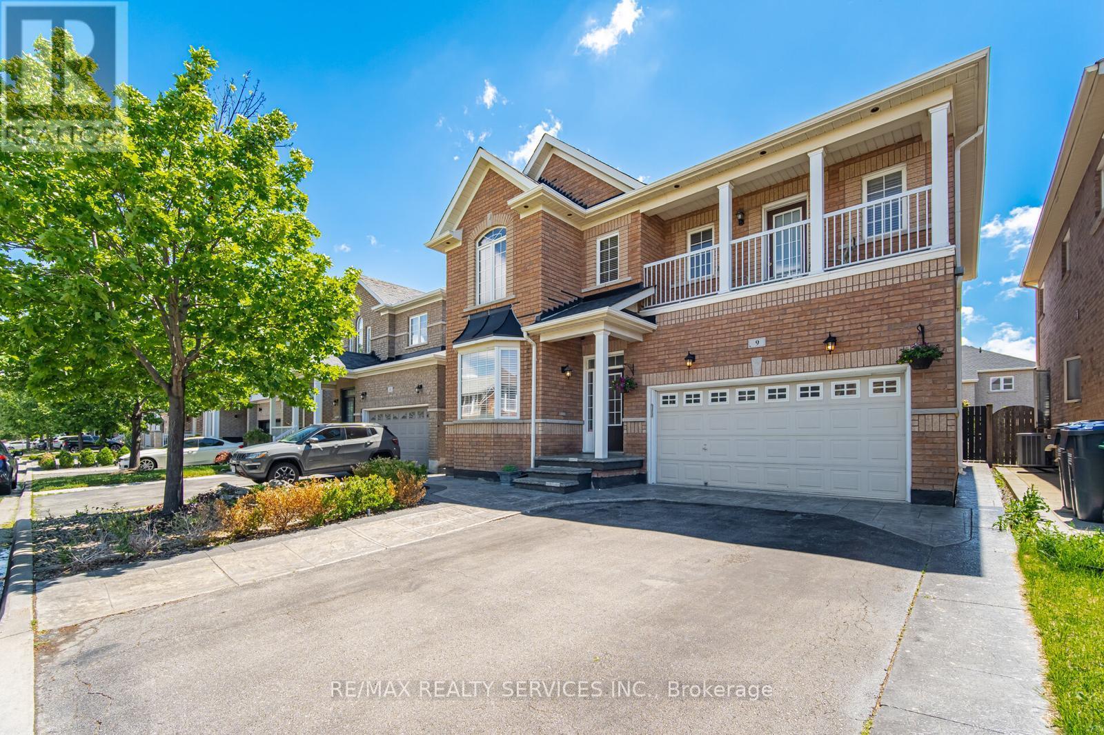 9 Eatonville Street, Brampton, Ontario  L7A 0M5 - Photo 2 - W13441284