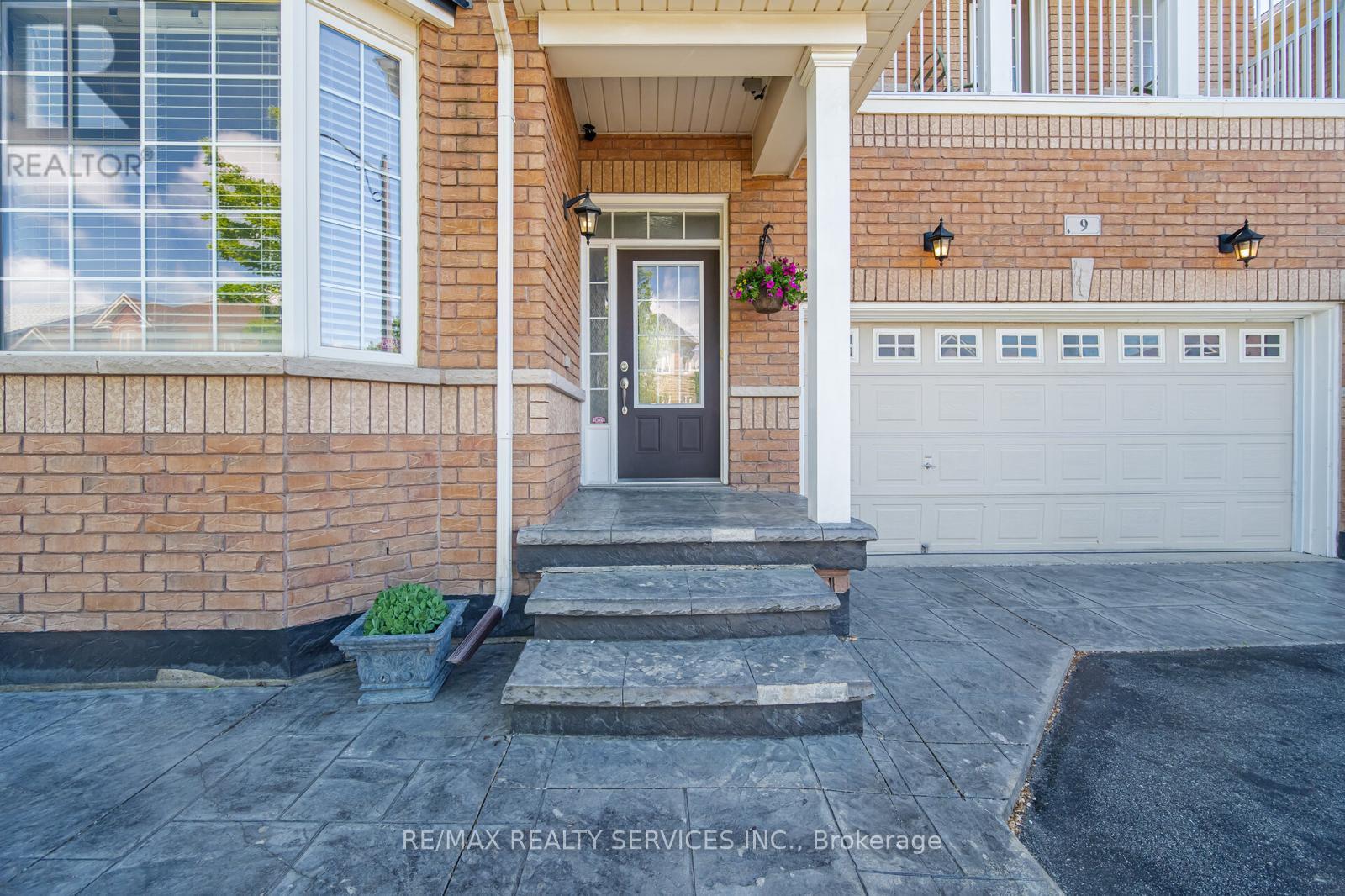 9 Eatonville Street, Brampton, Ontario  L7A 0M5 - Photo 3 - W13441284