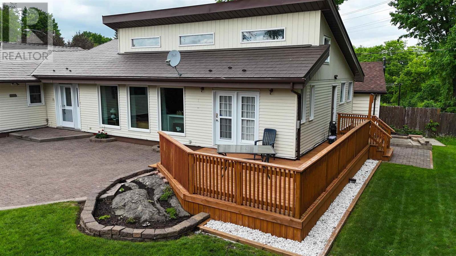 8 Hemlock Pl, Elliot Lake, Ontario  P5A 2H7 - Photo 2 - SM261434