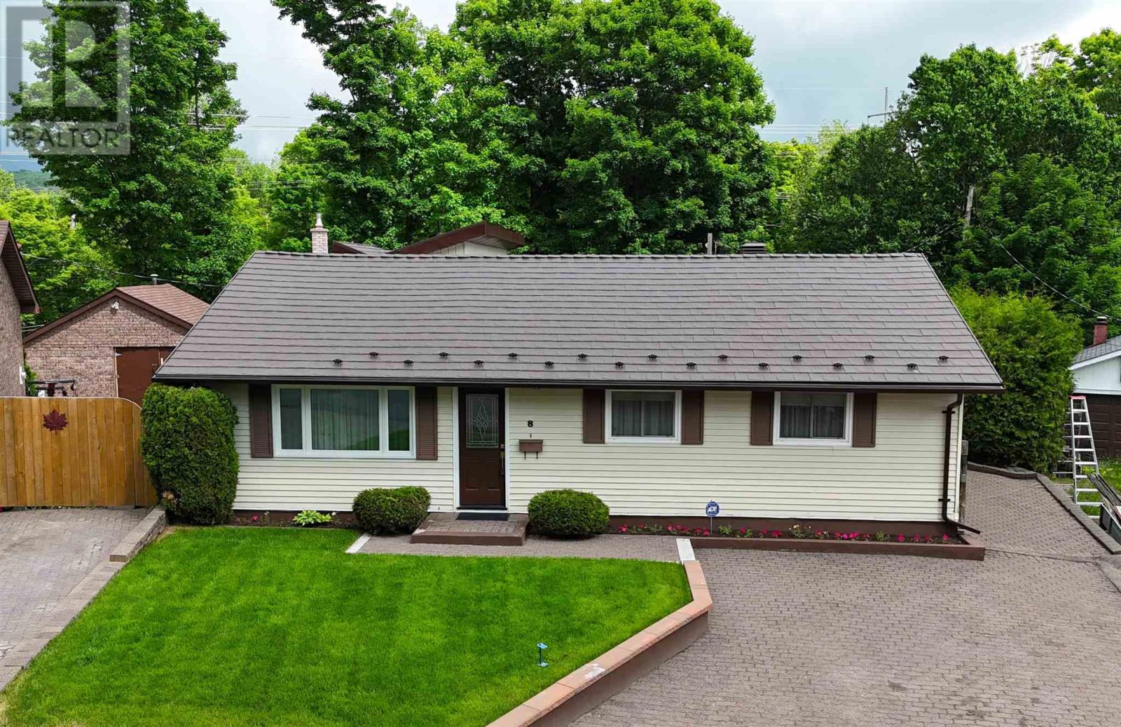 8 Hemlock Pl, Elliot Lake, Ontario  P5A 2H7 - Photo 8 - SM261434