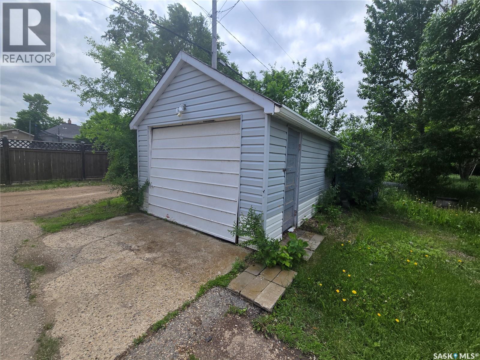 212 Railway Avenue N, Lampman, Saskatchewan  S0C 1N0 - Photo 5 - SK036774