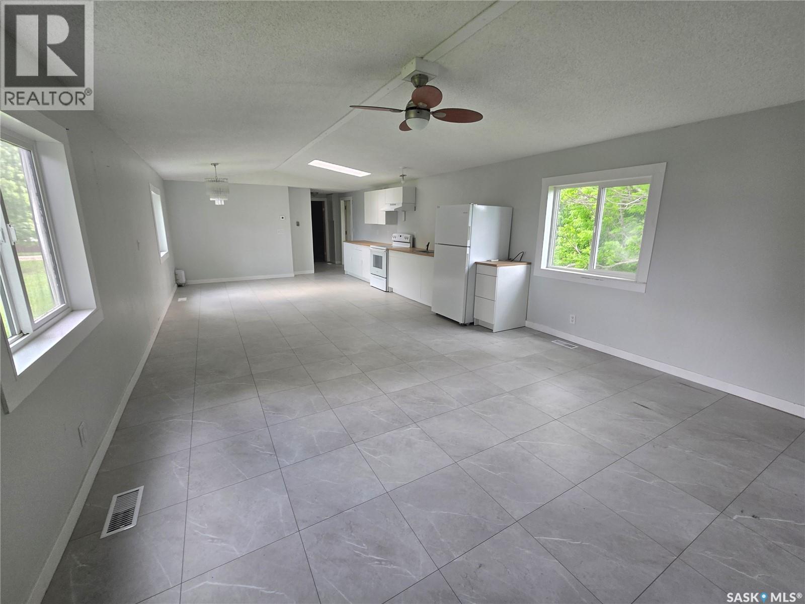 212 Railway Avenue N, Lampman, Saskatchewan  S0C 1N0 - Photo 20 - SK036774