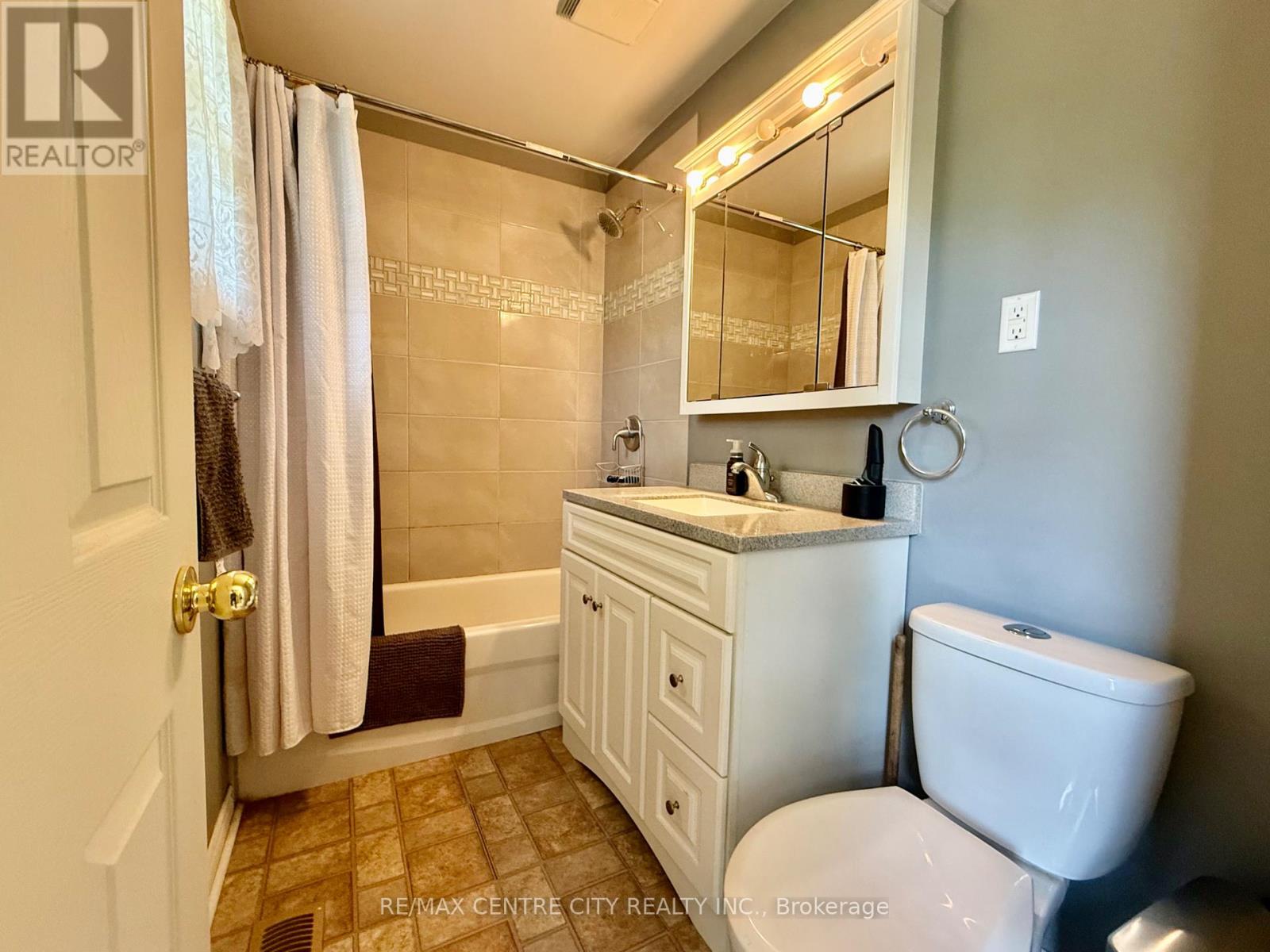 18 Montgomery Road, St. Thomas, Ontario  N5R 1S5 - Photo 18 - X13441328