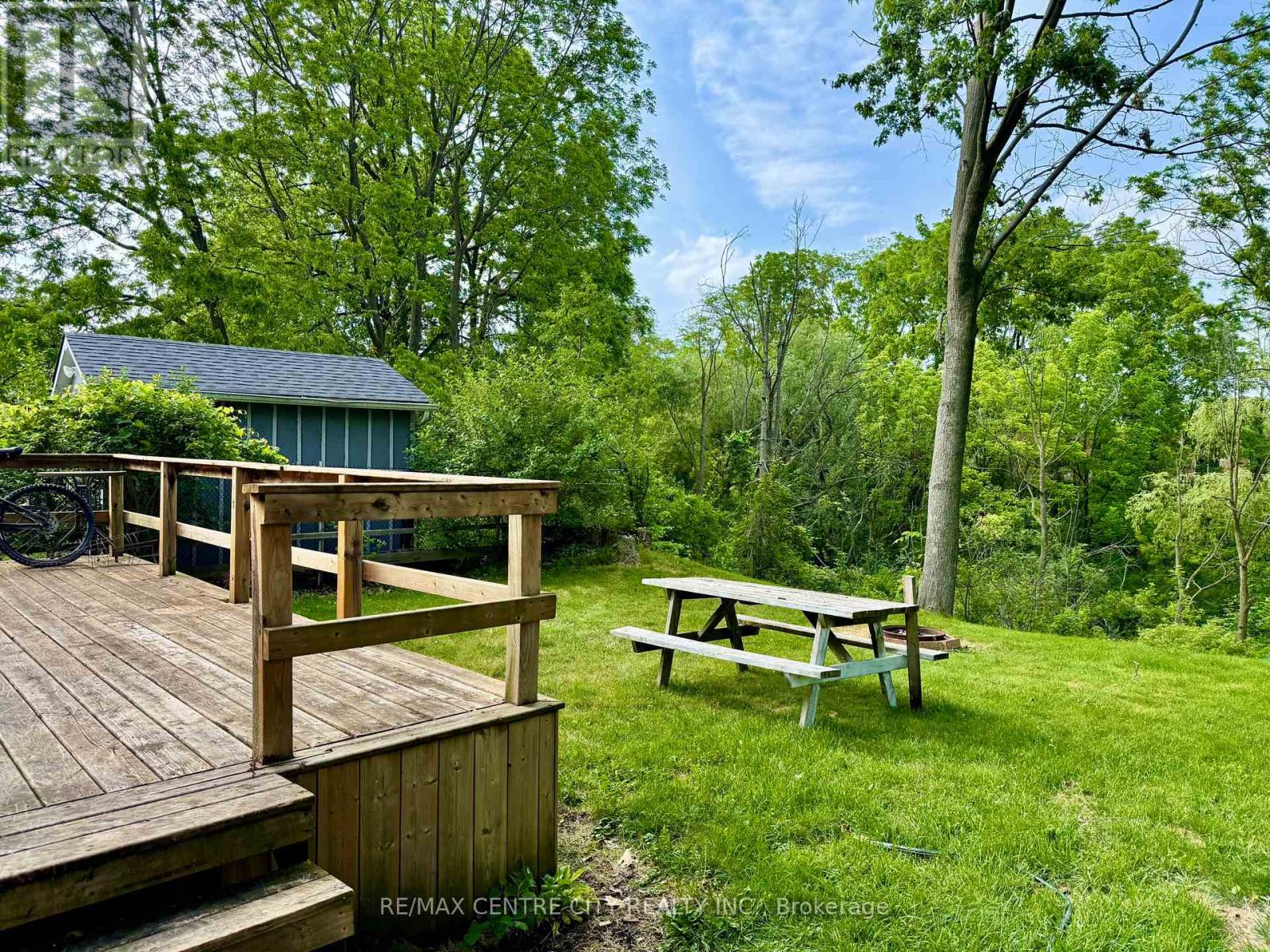 18 Montgomery Road, St. Thomas, Ontario  N5R 1S5 - Photo 2 - X13441328