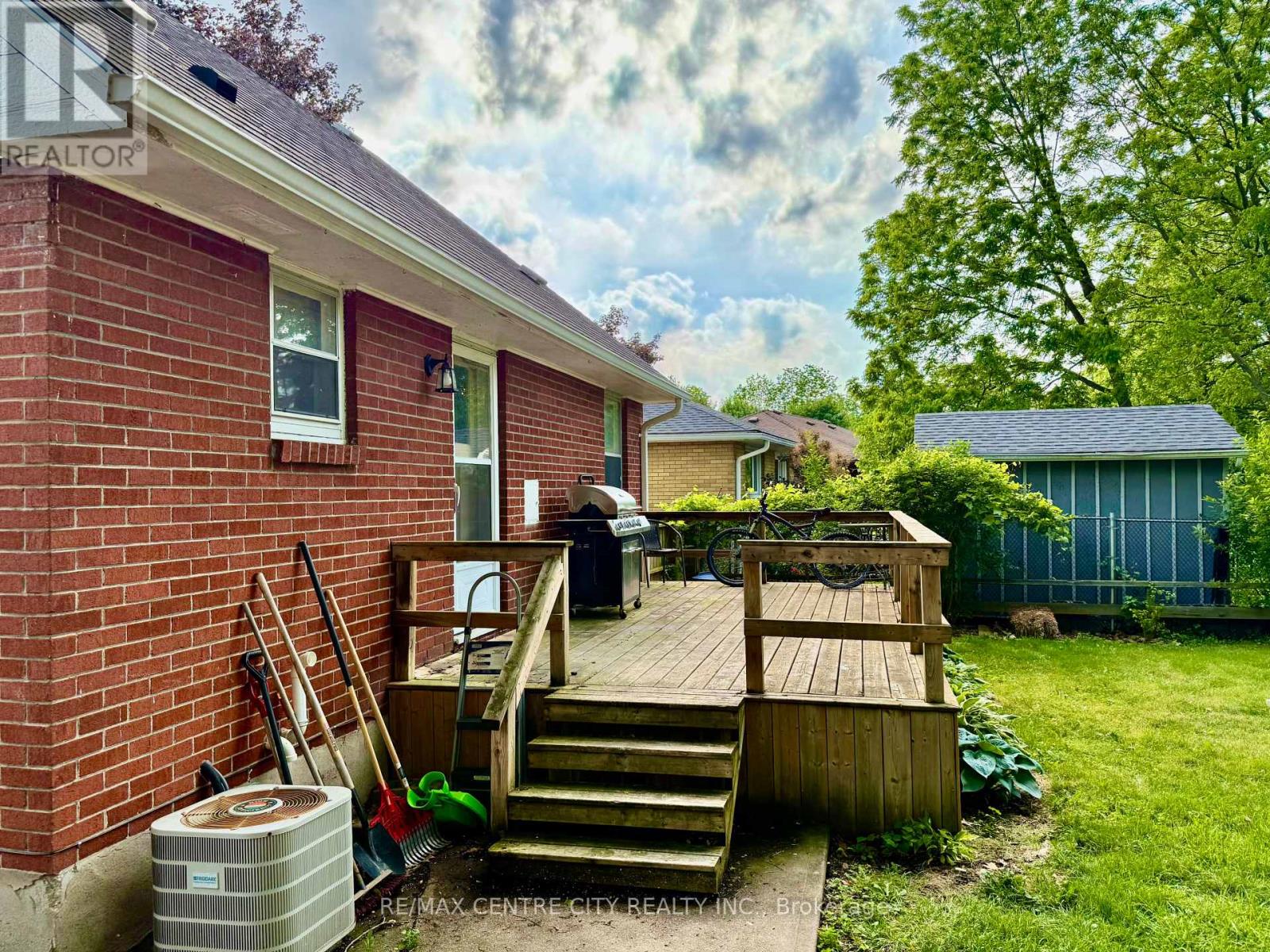 18 Montgomery Road, St. Thomas, Ontario  N5R 1S5 - Photo 3 - X13441328