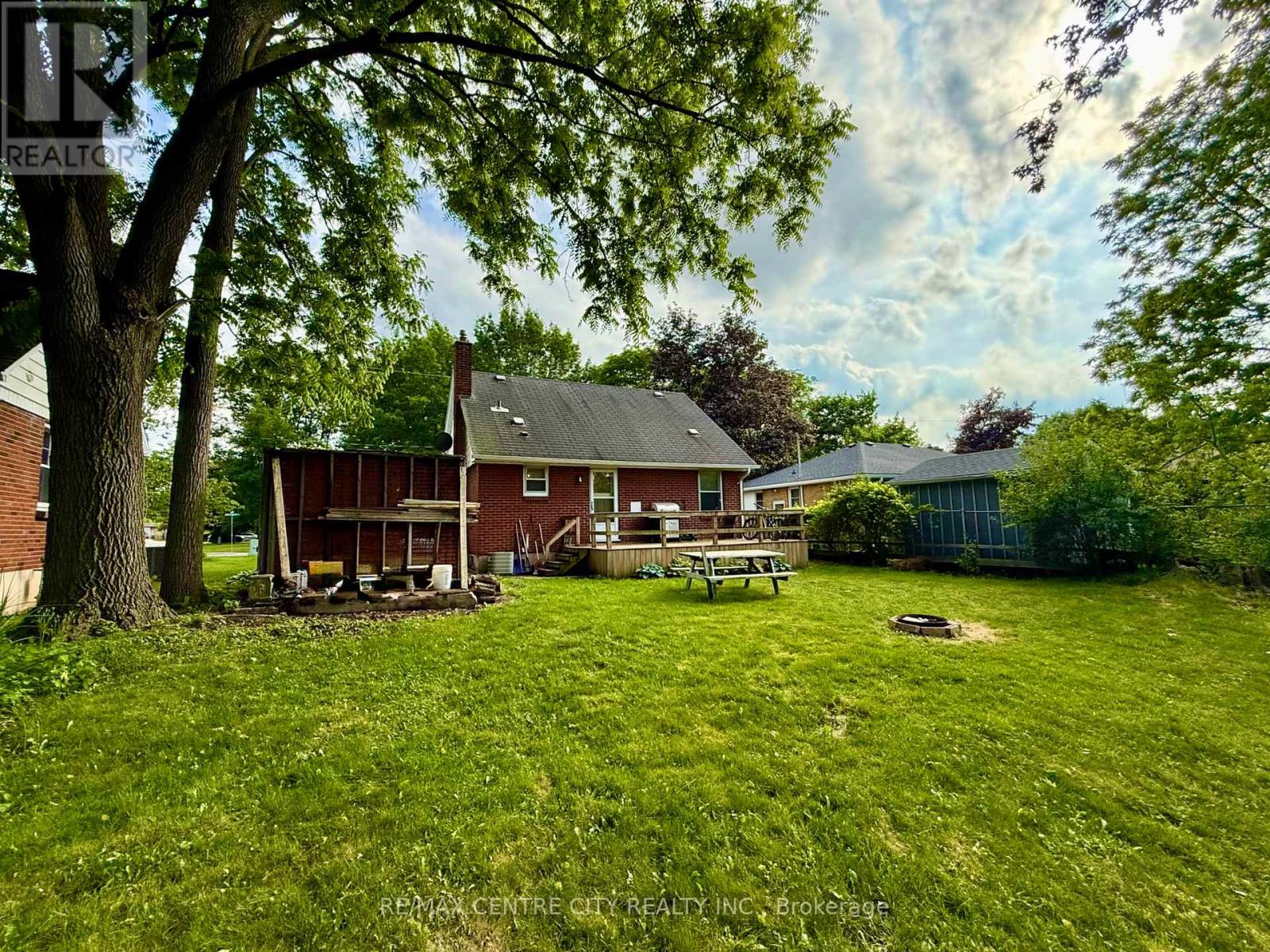 18 Montgomery Road, St. Thomas, Ontario  N5R 1S5 - Photo 8 - X13441328