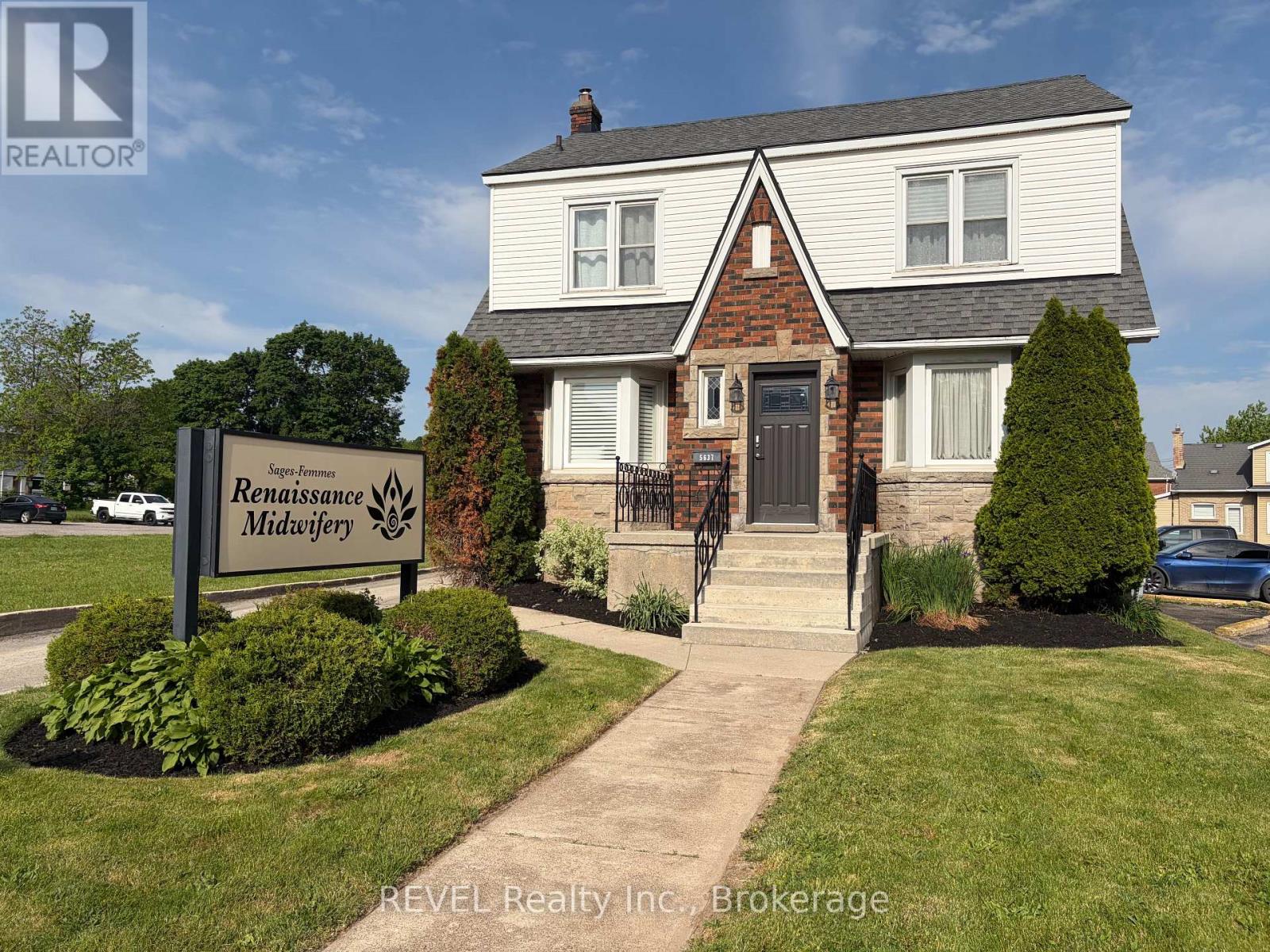 5637 Main Street, Niagara Falls (Hospital), Ontario  L2G 5Z3 - Photo 2 - X13441356