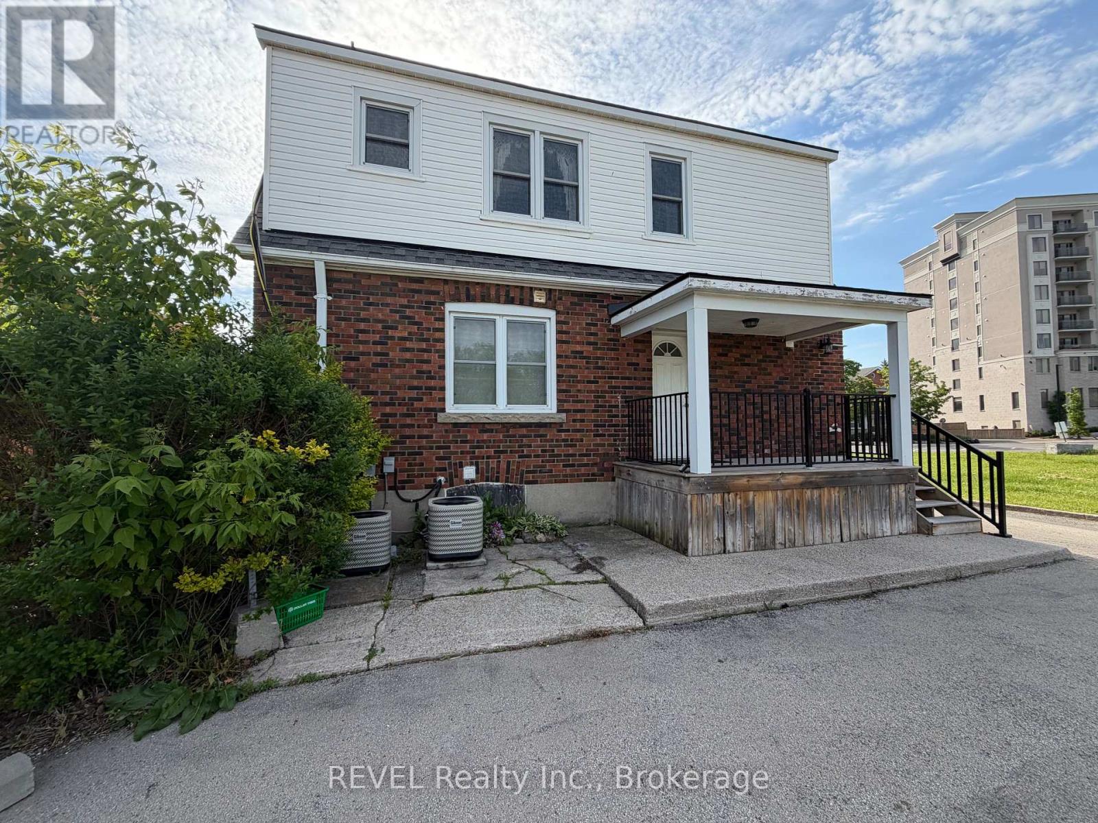 5637 Main Street, Niagara Falls (Hospital), Ontario  L2G 5Z3 - Photo 3 - X13441356
