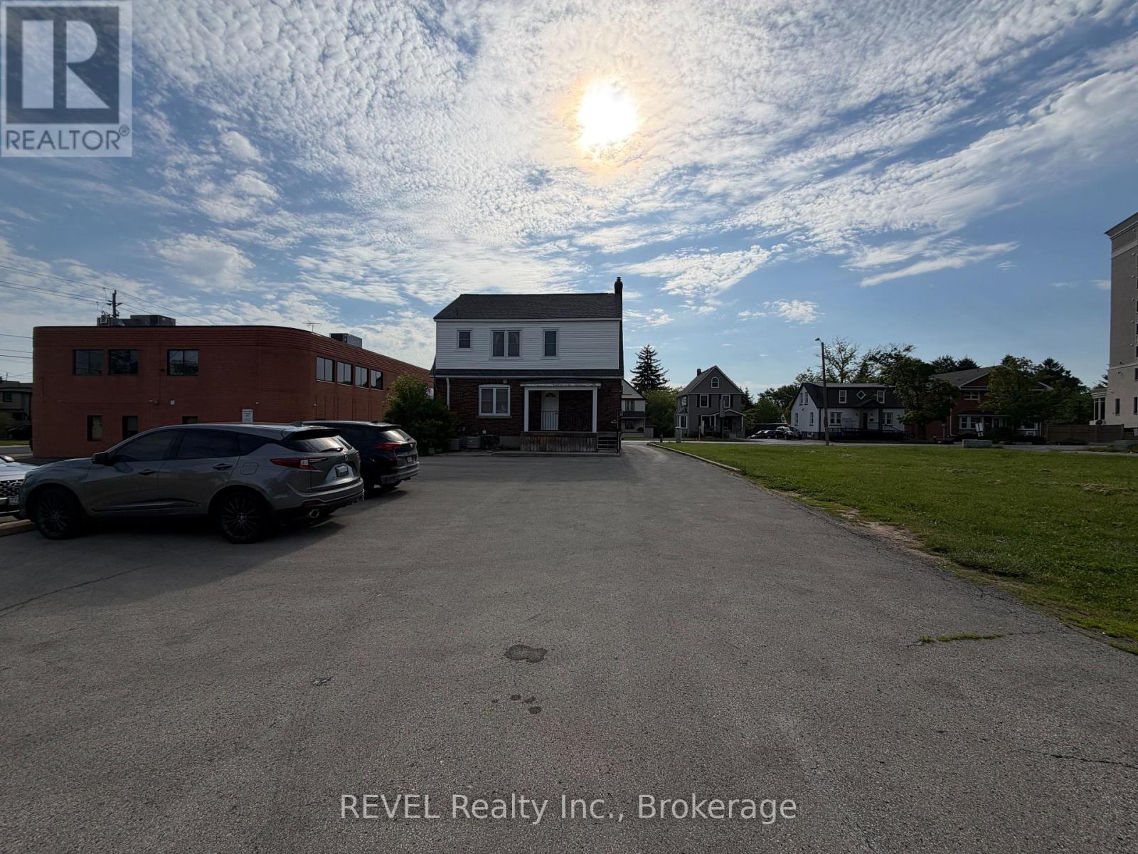 5637 Main Street, Niagara Falls (Hospital), Ontario  L2G 5Z3 - Photo 5 - X13441356