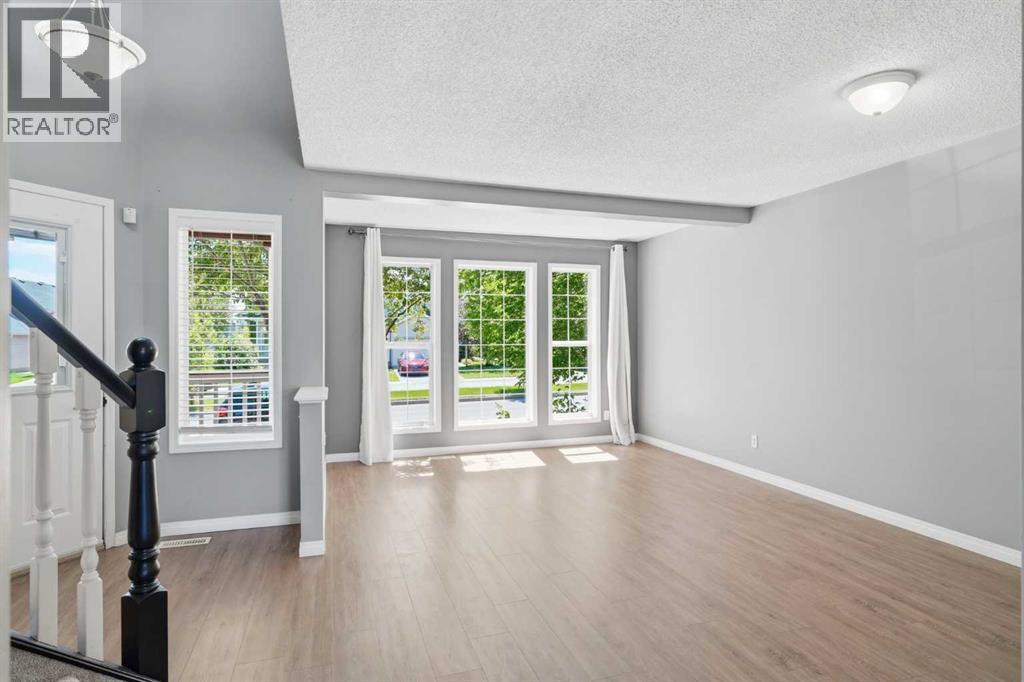 20 Coventry Way NE, Calgary, Alberta  T5K 5H3 - Photo 5 - A2317778