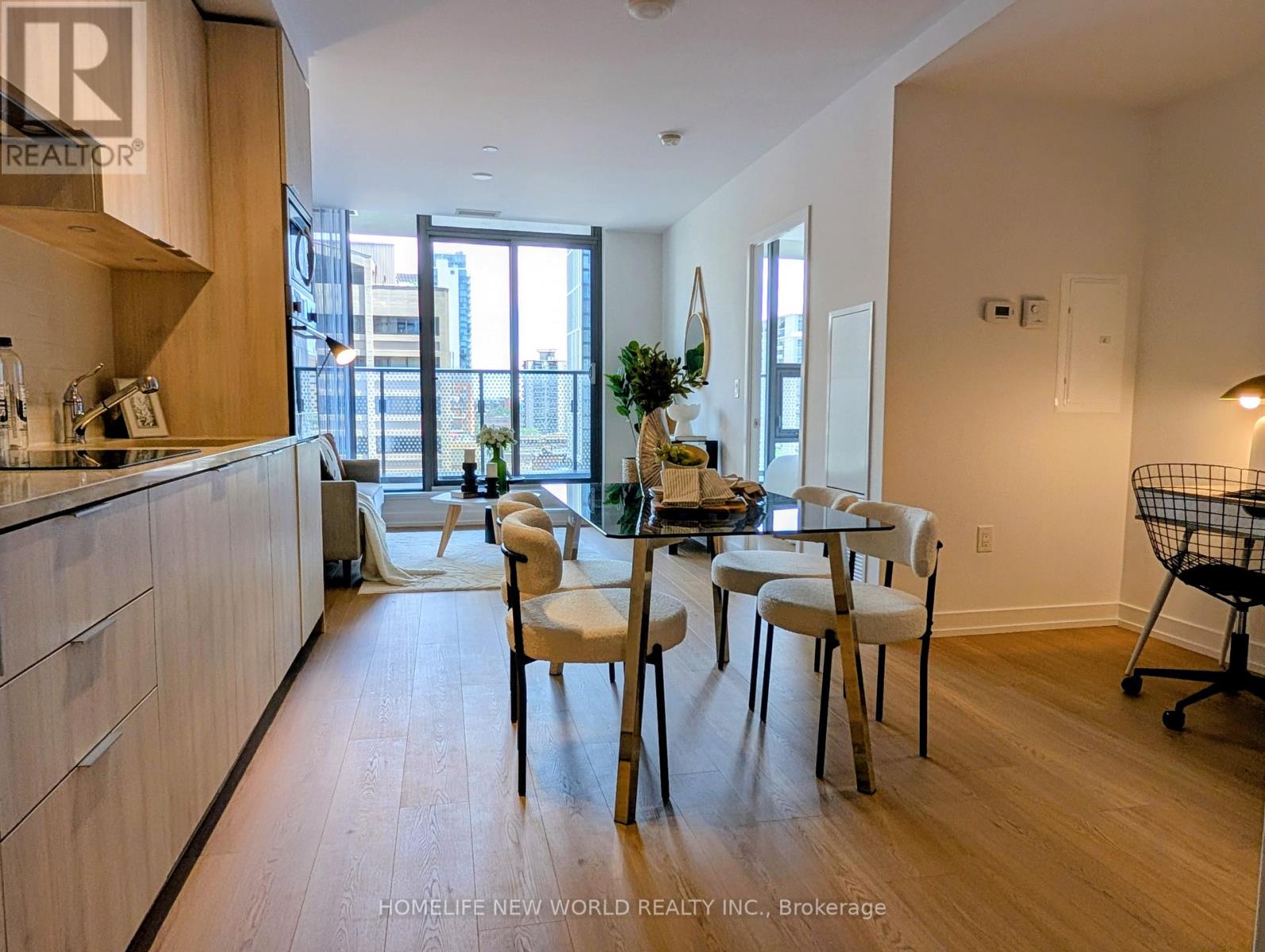 602 - 11 Wellesley Street W, Toronto, Ontario  M4Y 0G4 - Photo 2 - C13441312