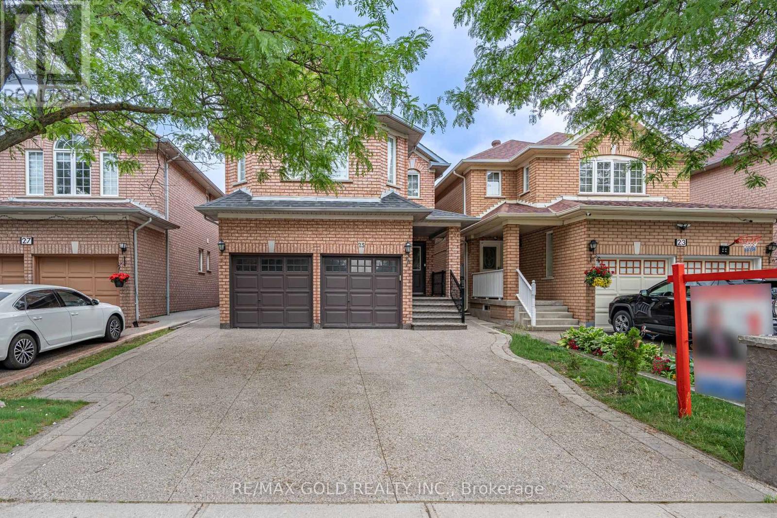 25 Golden Eagle Road, Brampton, Ontario L6R 1Z4 - Photo 2 - W13421160