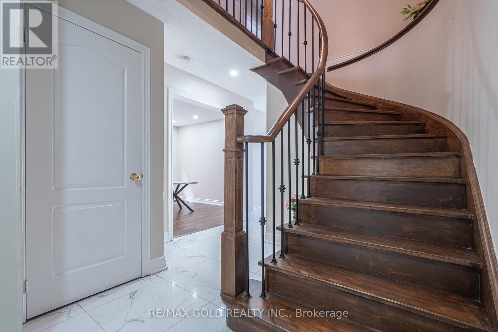 25 Golden Eagle Road, Brampton, Ontario L6R 1Z4 - Photo 5 - W13421160